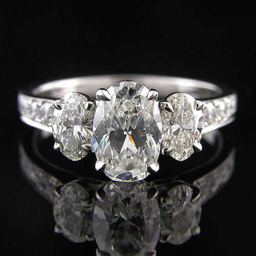 1335-1 Classic tri-oval 3-stone platinum engagement semi mounting with graduated Pave set diamonds