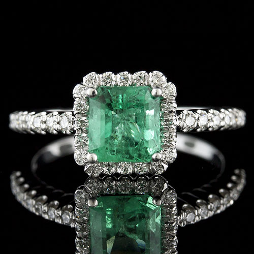 Colombian emerald with fishtail-set diamond halo 18K white gold engagement ring 1158RF03 Colombian emerald with fishtail-set diamond halo 18K white gold engagement ring 1158RF03