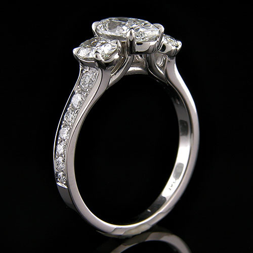 1335-1 Classic tri-oval 3-stone platinum engagement semi mounting with graduated Pave set diamonds