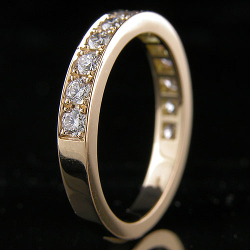 M104YH-101P Pave set diamond 18K Yellow gold high polish half-stone tapered wedding band